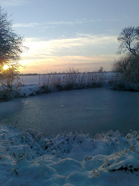 075Snow & ice on pond (480x640)