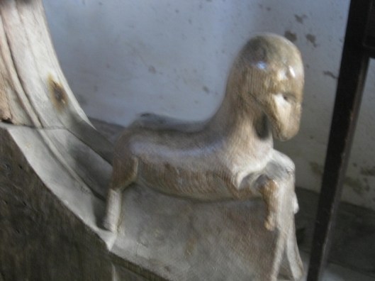 020Blurred bench end (640x480)