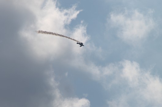 034Bi-plane with smoke-trail