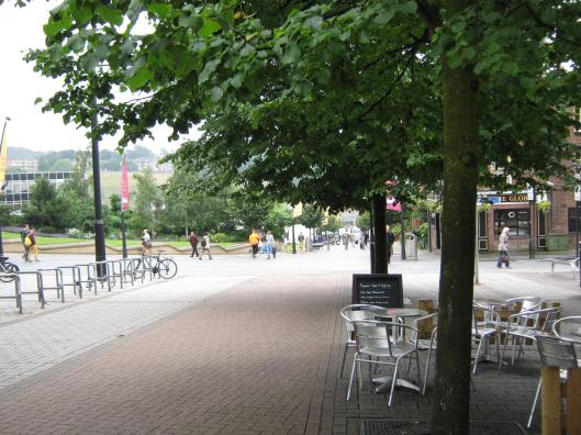 053Steep hill down to station