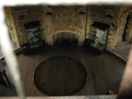 094View down from lost gallery to hall