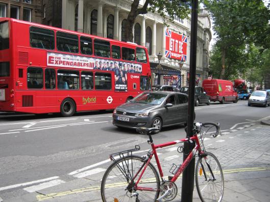 001Garrick Theatre & traffic