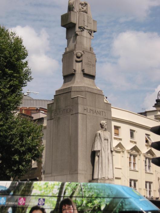 004Statue of Edith Cavell