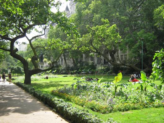 018Whitehall Gardens