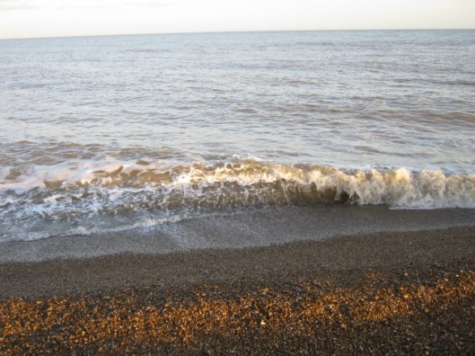 031Waves on Dunwich beach (640x480)