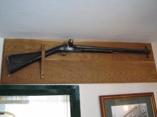 059Flintlock on wall of pub (640x480)