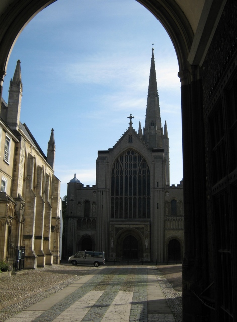 007Norwich Cathedral from Erpingham Gate (471x640)