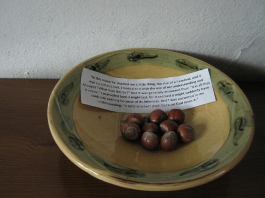 016Dish of hazelnuts (640x480)