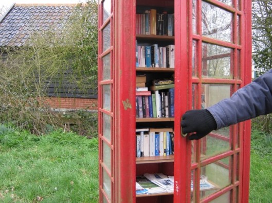 027The phone box library (640x480)