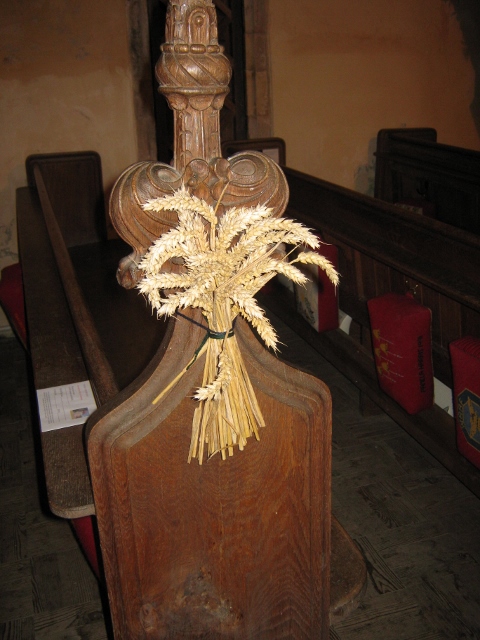 006Bunches of wheat on pew ends (480x640)