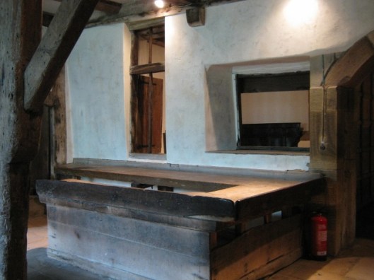 065Carving table (640x480)