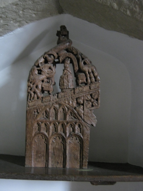 082Pew end (480x640)