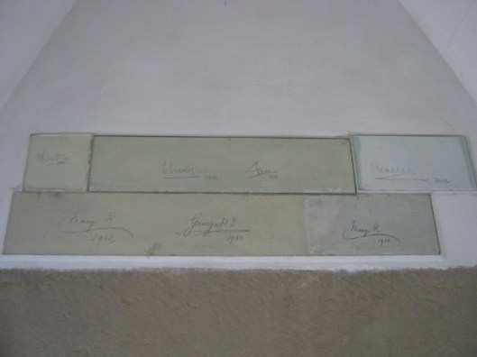 086Signatures (640x480)