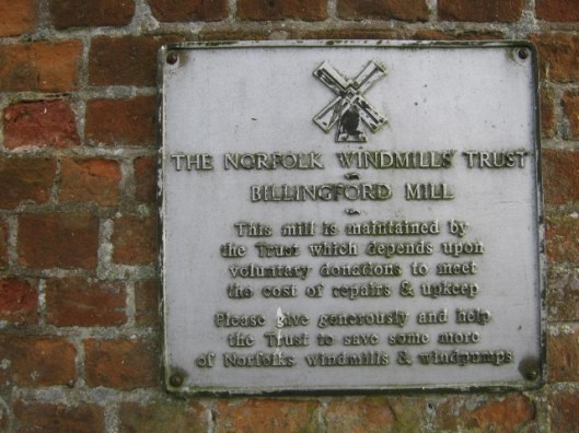 102Plaque on windmill (640x480)