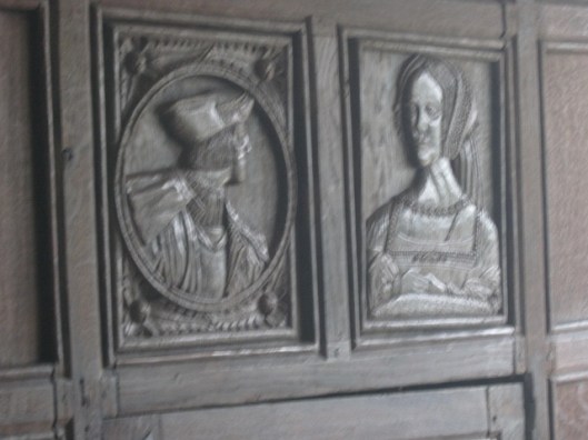 117Carved figures (640x480)