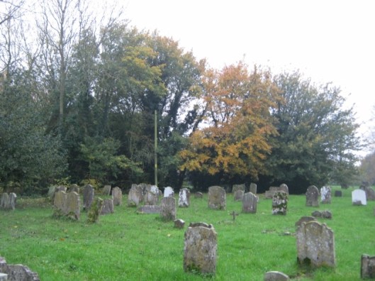 003Churchyard in November (640x480)