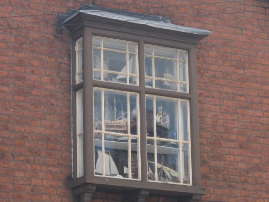 003Window with boats (640x480)