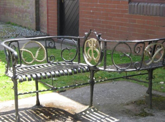 009Kissing seat (640x477)