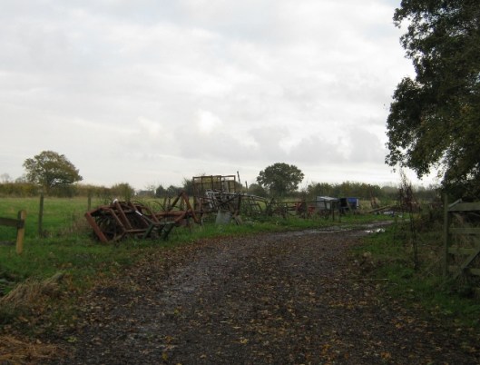 010Collection of old metal (640x487)