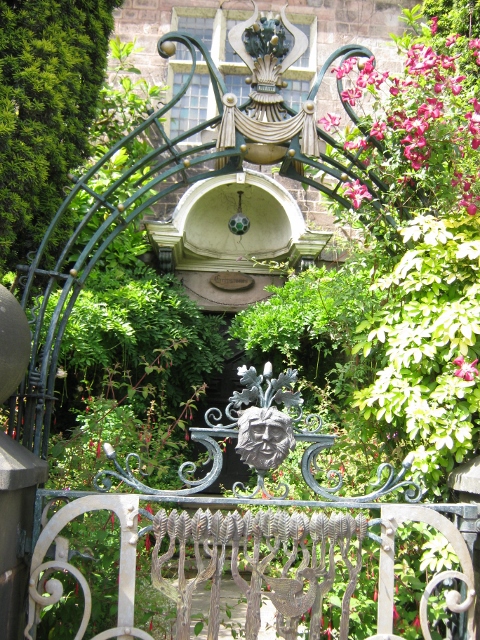 073Ornate gate (480x640)