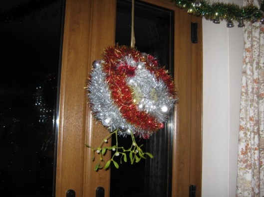 002Mum's kissing ring (640x480)