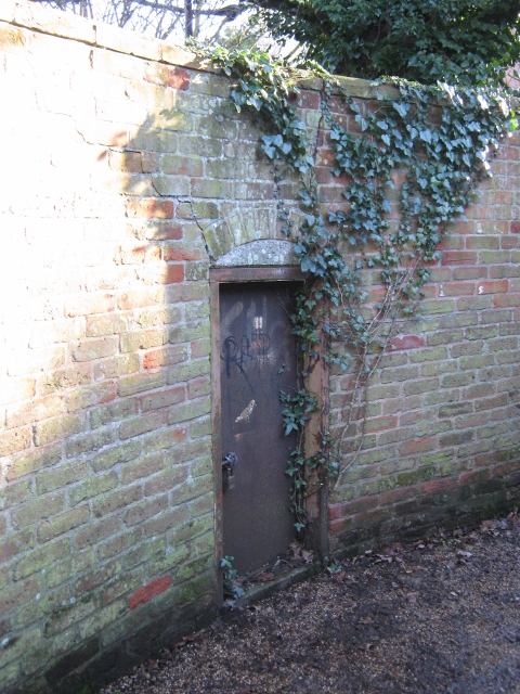 008Door in wall (480x640)