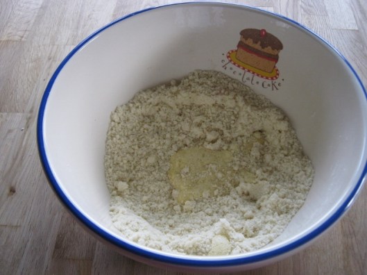 009Add egg to flour and fat (640x480)