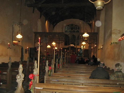 010Church filling up (640x480)