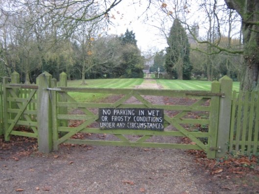 010Gate to path leading to churchyard (640x480)