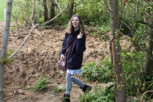 112Elinor on path (640x427)