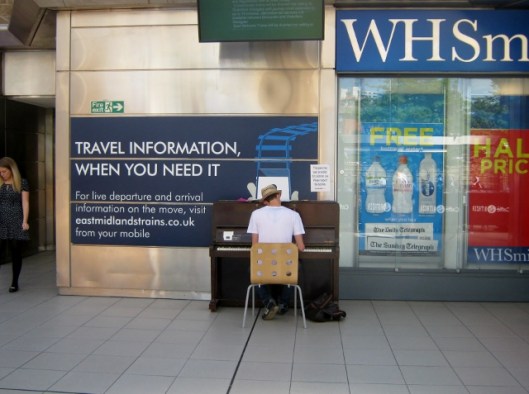 IMG_4906Pianist on Sheffield station (640x477)