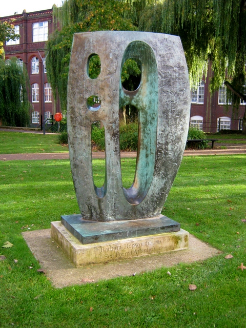 039Barbara Hepworth sculpture