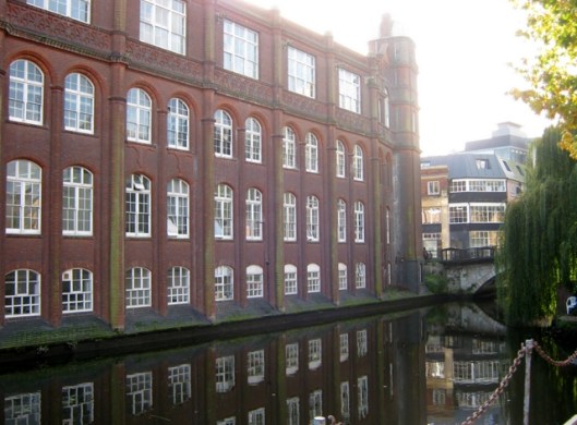 041Back of buildings