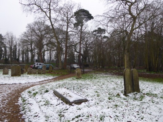 p1010690homersfield-churchyard